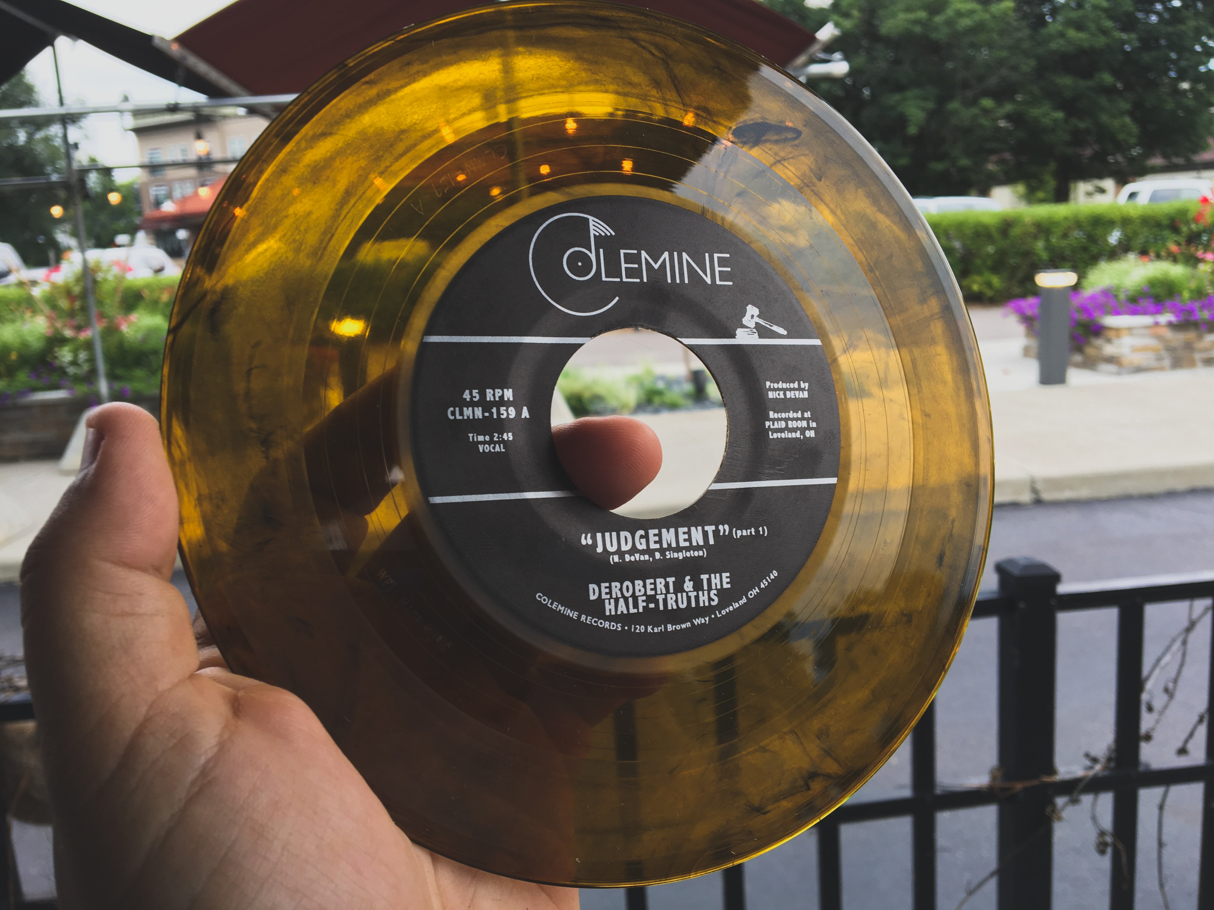 DeRobert & The Half-Truths Judgement 45 tours jaune swirl