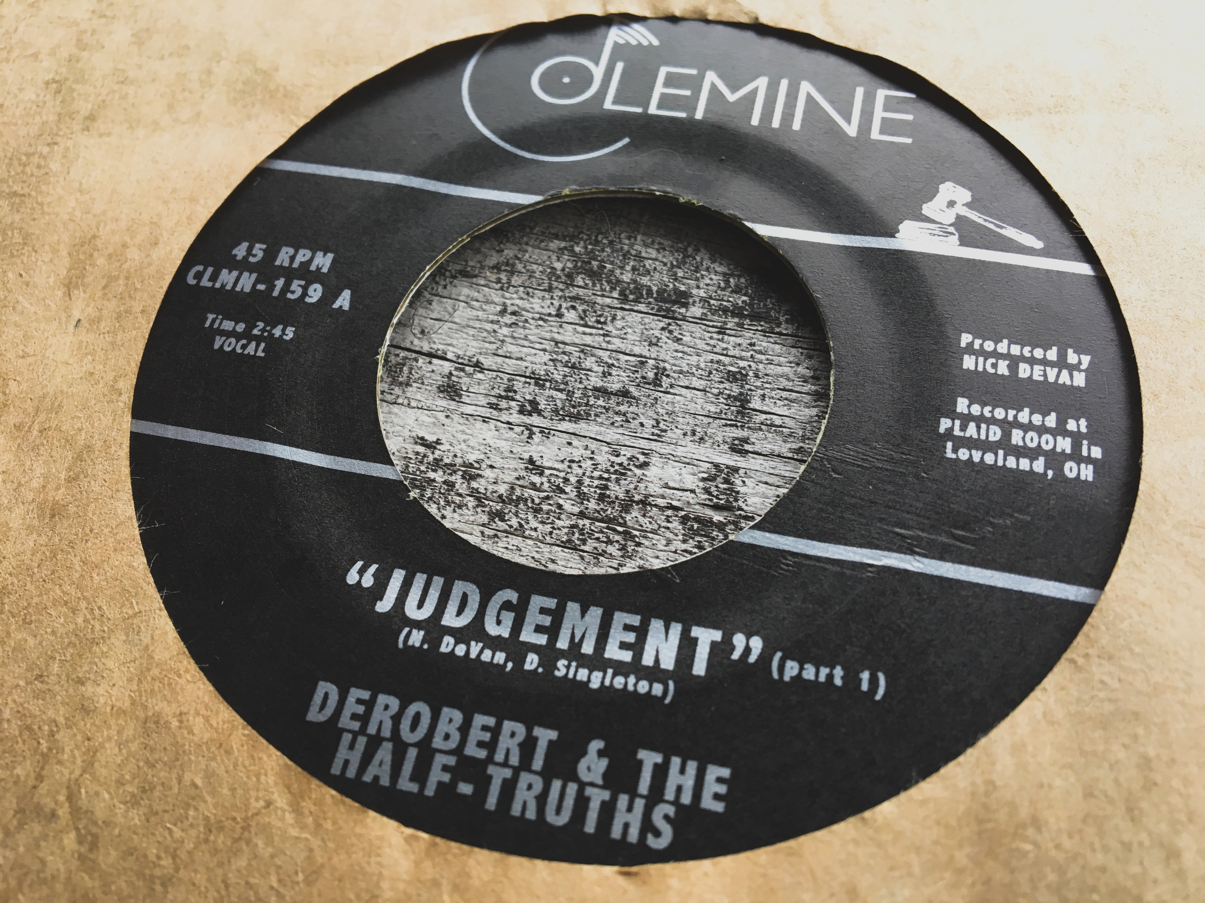 DeRobert & The Half-Truths Judgement 45 tours jaune swirl