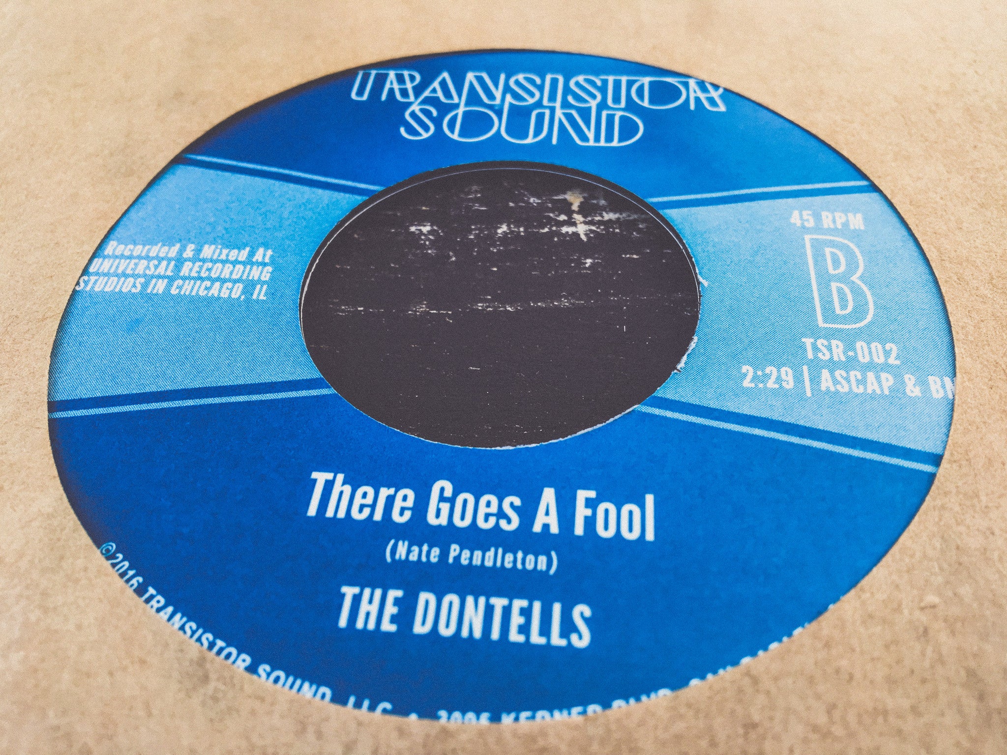 The Dontells Move On Down The Line vinyle 45T